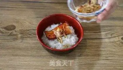 Make Salmon tea and rice step 4