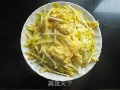 Make Garlic fried eggs step 5