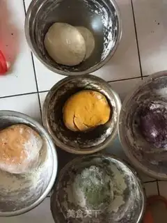 Make Five-colour dumplings step 1