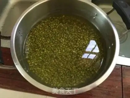 Make Old red sugar green bean soup step 0