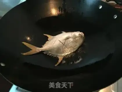 Make Tomato goldfish step 1