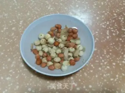 Make Lotus peanut porridge step 1