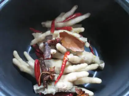 Make Green chicken claws step 1