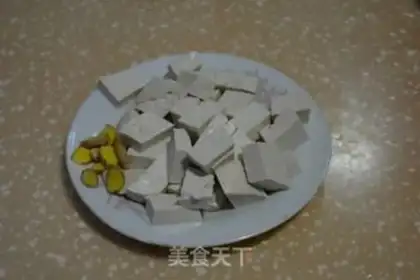 Make Soy sauce fish dry-fire. Tofu step 1
