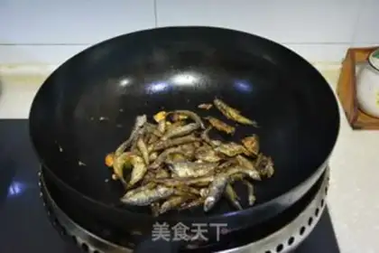 Make Soy sauce fish dry-fire. Tofu step 3