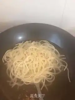 Make Hot dry noodles step 1