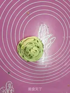Make The pasta tore the onions step 7