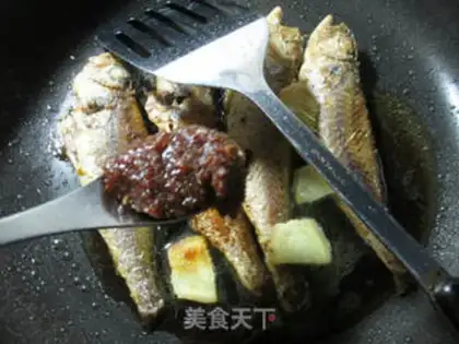 Make Salsa sauce, yellowfish step 4