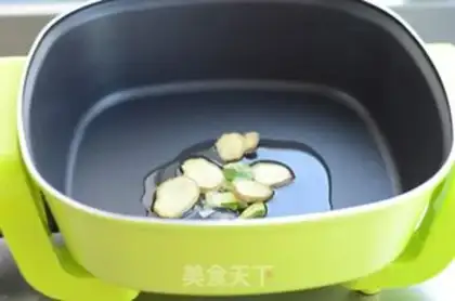 Make Hot cabbage seafood pan step 1
