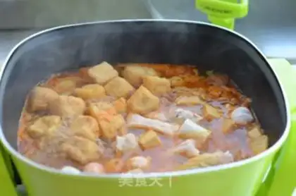 Make Hot cabbage seafood pan step 4