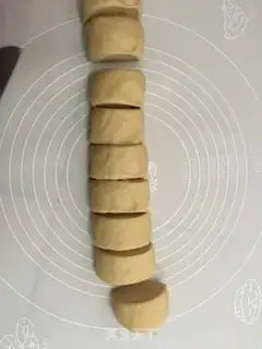 Make A red sugar bun step 4