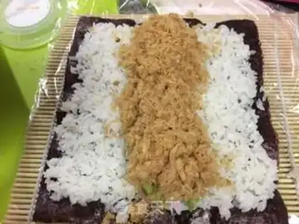 Make Sakura sushi step 7