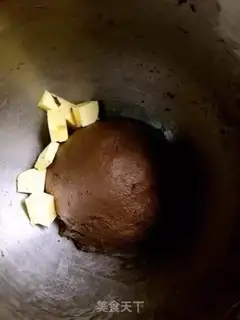 Make The bear squeezes the bread step 0
