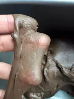 Make The bear squeezes the bread step 1