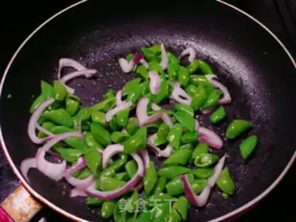 Make Sweet bean fried eggs step 1