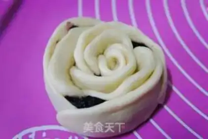 Make Rose bread step 7