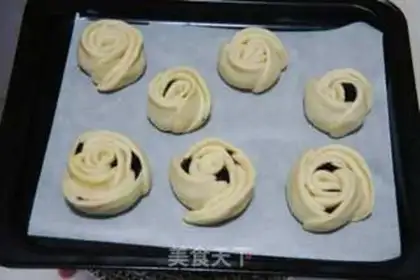 Make Rose bread step 8