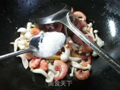 Make White mushroom fried shrimp step 5