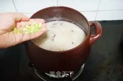 Make The spicy seafood congee step 15