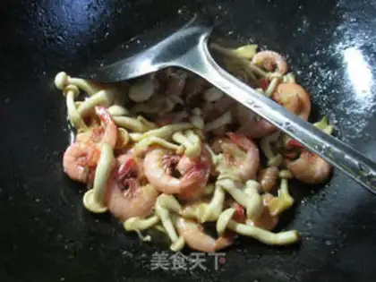 Make White mushroom fried shrimp step 7