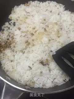 Make Piggy sauce, fried rice step 3
