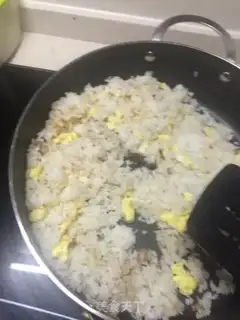 Make Piggy sauce, fried rice step 4