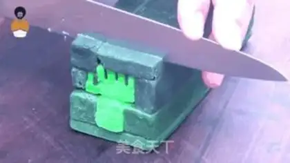 Make Hulk cookies step 9
