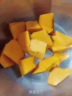 Make The baby feeds the pumpkin rice paste step 1