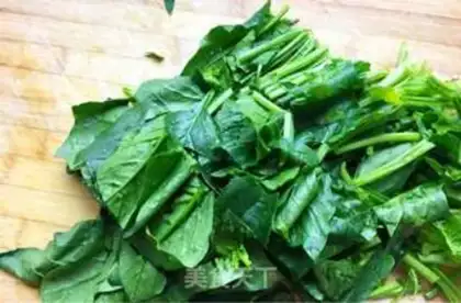 Make Spinach fried eggs step 0