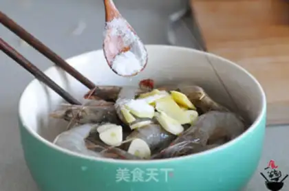 Make Shrimp noodles step 1