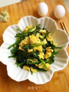 Make Spinach fried eggs step 5