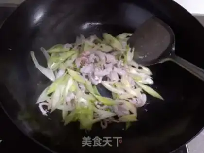 Make Burning fish onions step 3