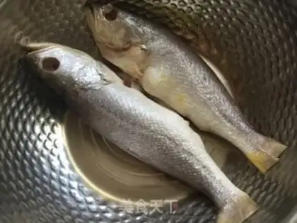 Make Crushed yellow fish step 0