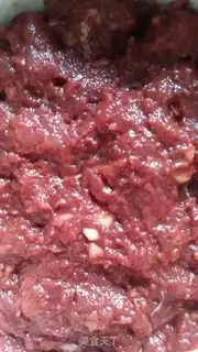 Make Garlic sausages are spicy and sweet step 1