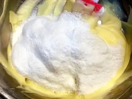 Make Gradual cream naked cake step 9