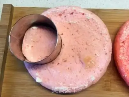 Make Gradual cream naked cake step 14