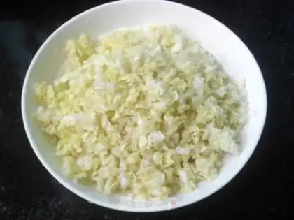 Make "Blucchid and blue pork dumplings." step 2