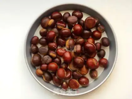 Make Sweet chestnuts roasting step 2