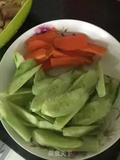 Make Chicken-legged cucumber step 1