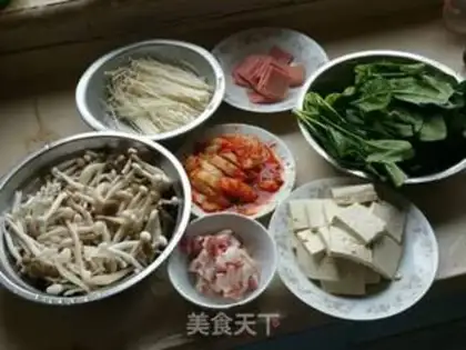 Make Hot cabbage hotpot step 0