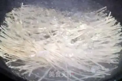 Make Spicy noodles step 2