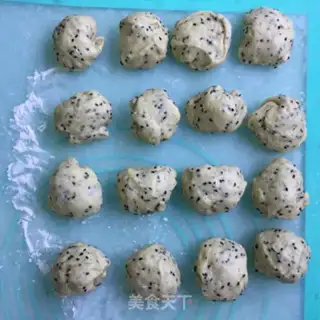 Make Coconut sesame bread step 4