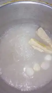 Make Big intestines fan soup step 1