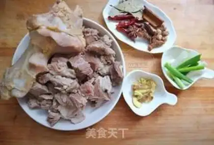Make Red beef noodles step 1