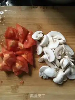 Make Tomato mushroom noodles step 1