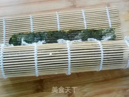 Make Eels sushi rolls step 3