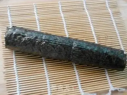 Make Eels sushi rolls step 4