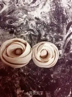 Make Rose buns step 7