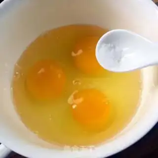 Make Pepper fried eggs step 2