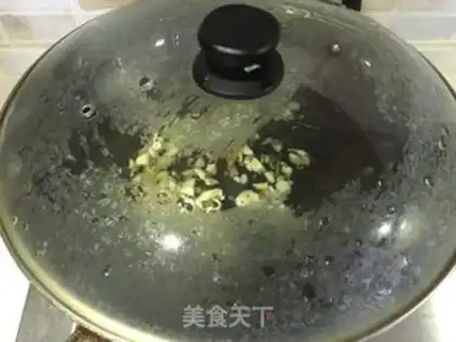Make Powdery squid corn noodles step 1